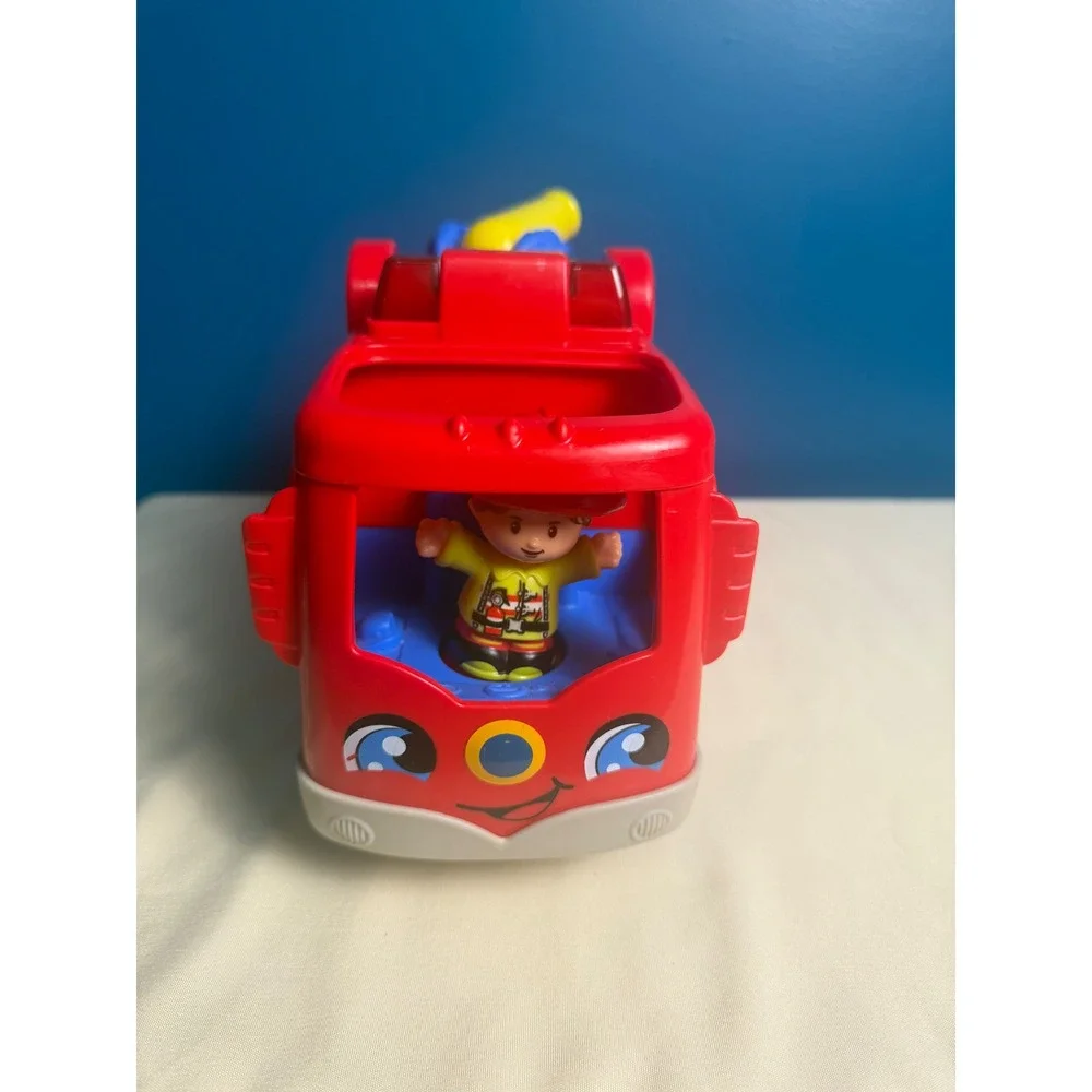 Fisher-Price Little People Lift n Lower Fire Truck Red Toy Vehicle with Figures